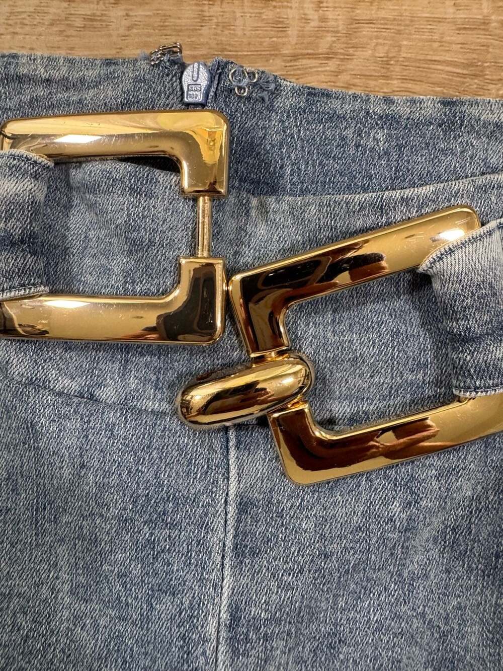 Valentine High Waist Wide Leg Jeans Light Wash Gold Buckle Detail Women’s Small - Picture 9 of 14